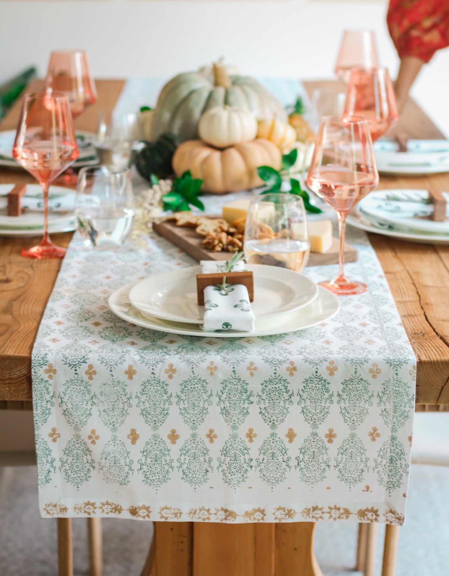 Table Runner - Vara Dogwood, Evergreen & Gold