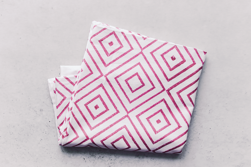 Table Runner - Diamond, Pink