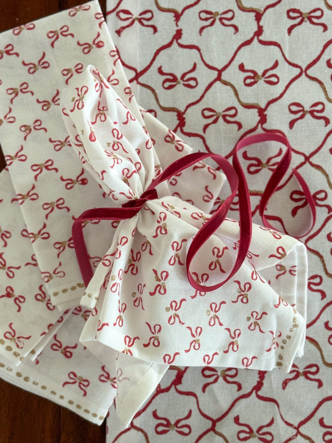 Dinner Napkins (set of 4) - Bows, Red & Gold - The Mended Company
