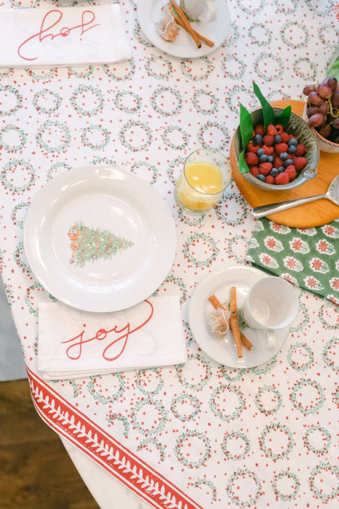 Table Throw - Wreath, Evergreen & Red - The Mended Company