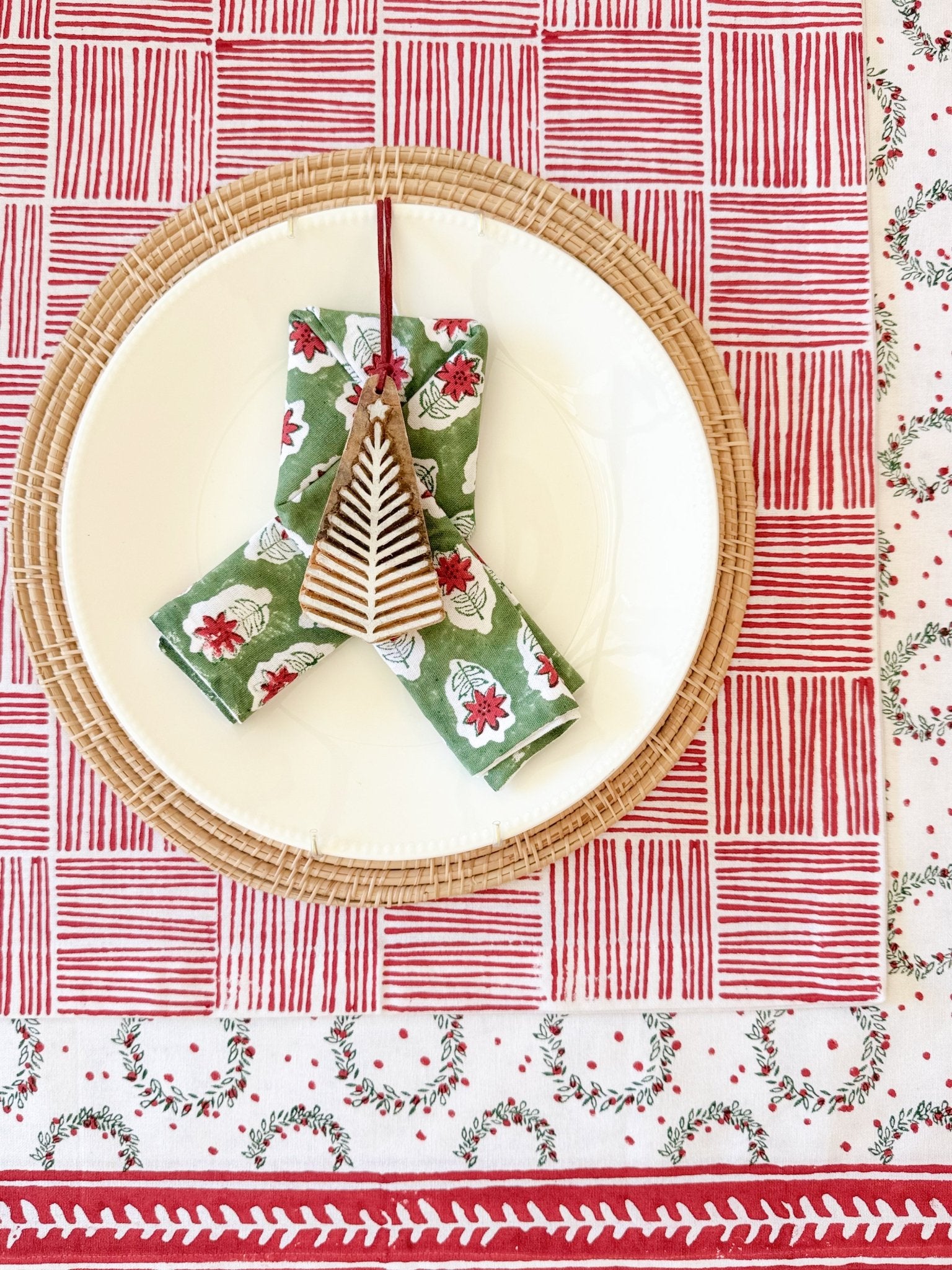 Table Throw - Wreath, Evergreen & Red - The Mended Company