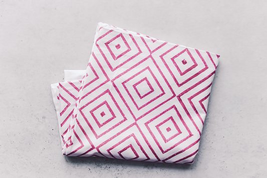 Table Runner - Diamond, Pink